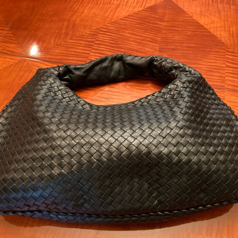 Gorgeous Bottega Veneta black handbag